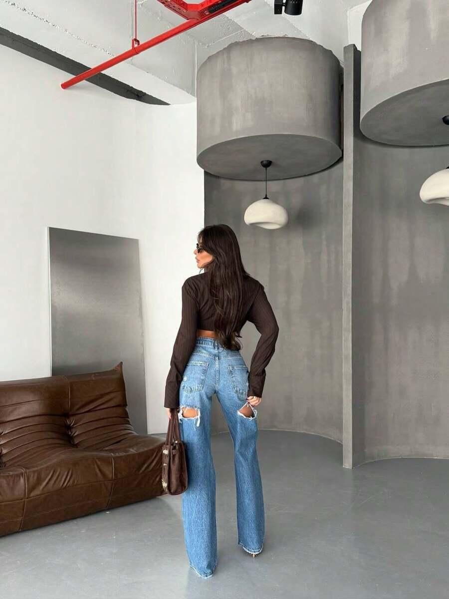 niebieskie spodnie jeans 