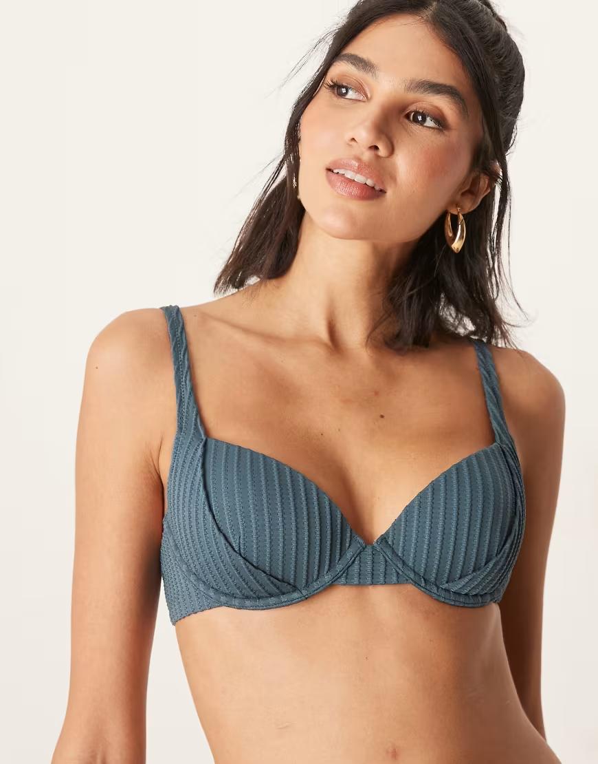 niebieska góra od bikini prążki