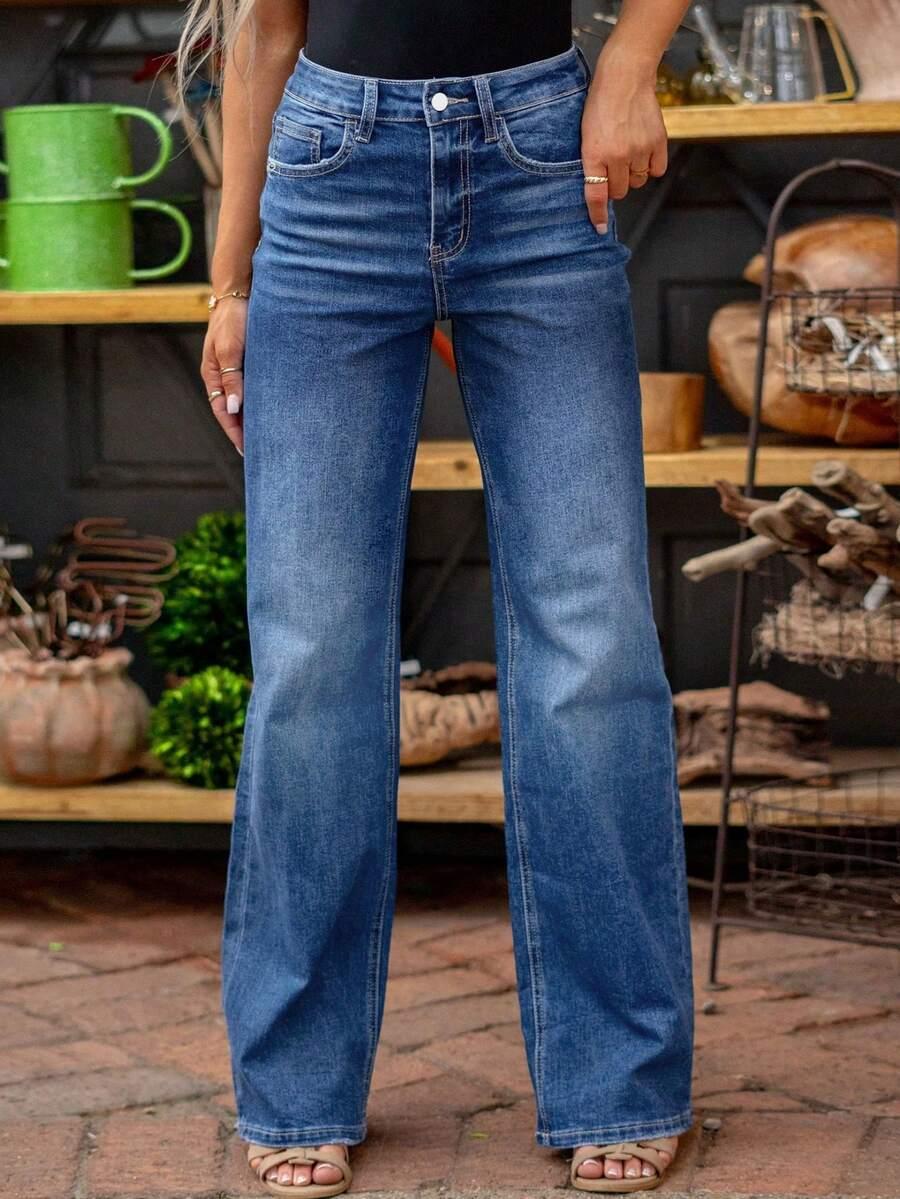 niebieskie spodnie jeans