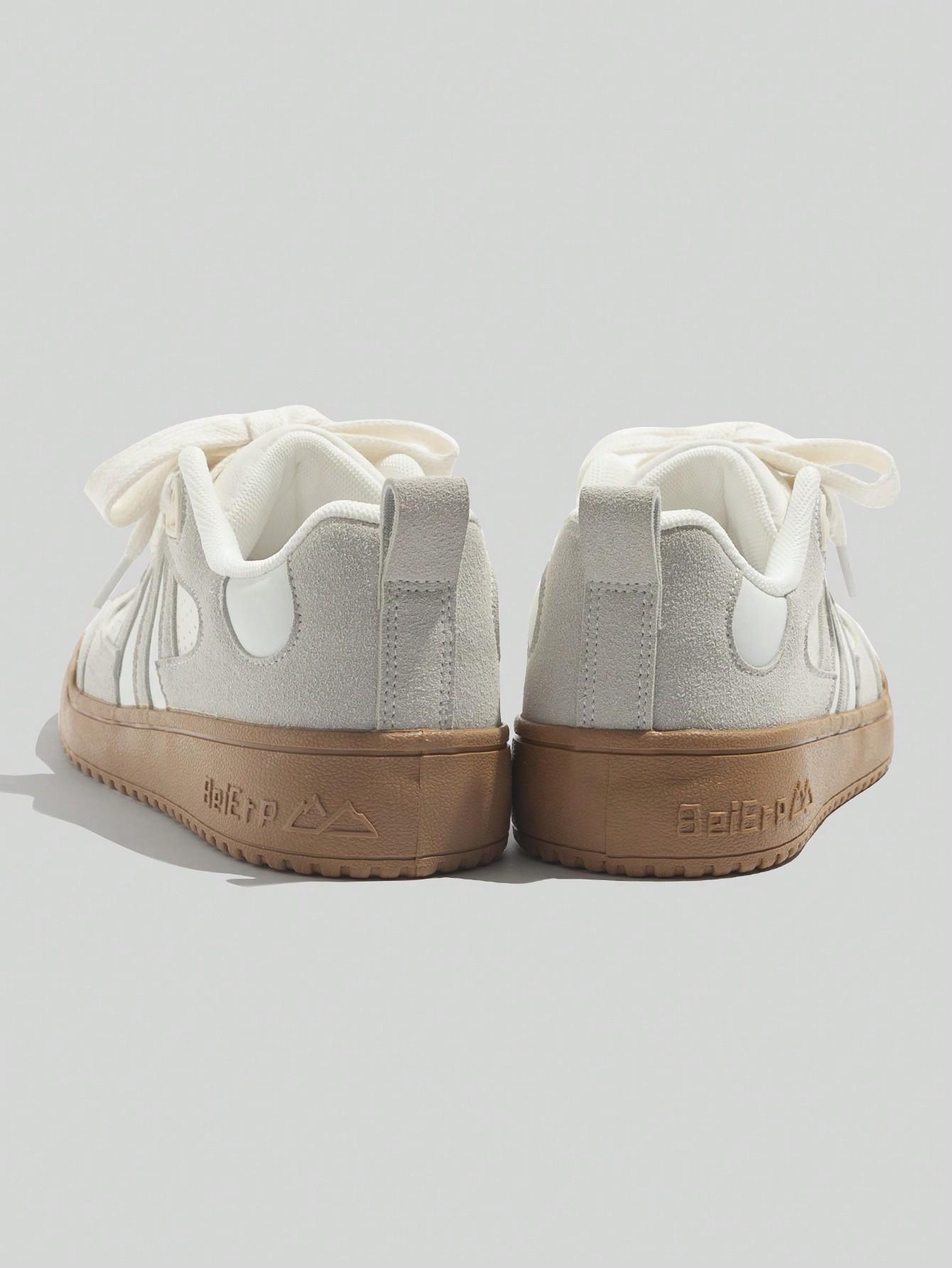 sznurowane buty sportowe