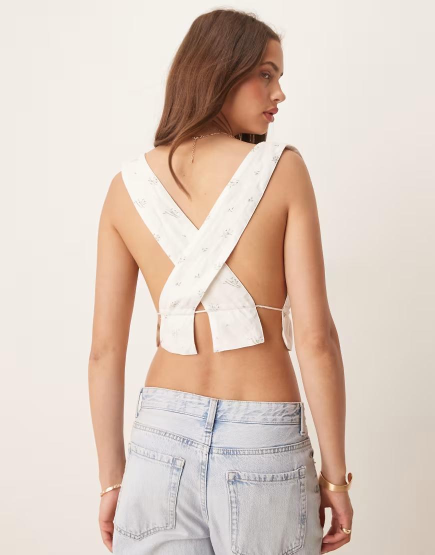 crop top wzór roślinny
