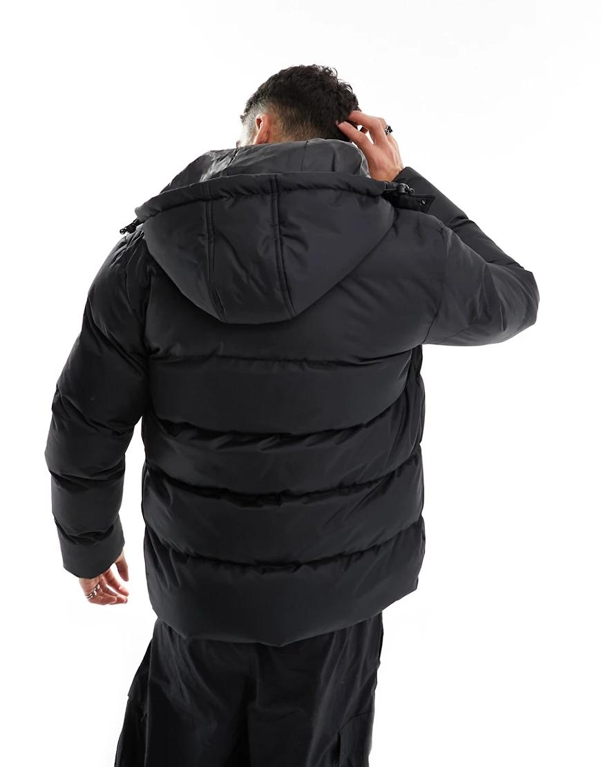 pikowana czarna kurtka z kapturem puffer kieszenie