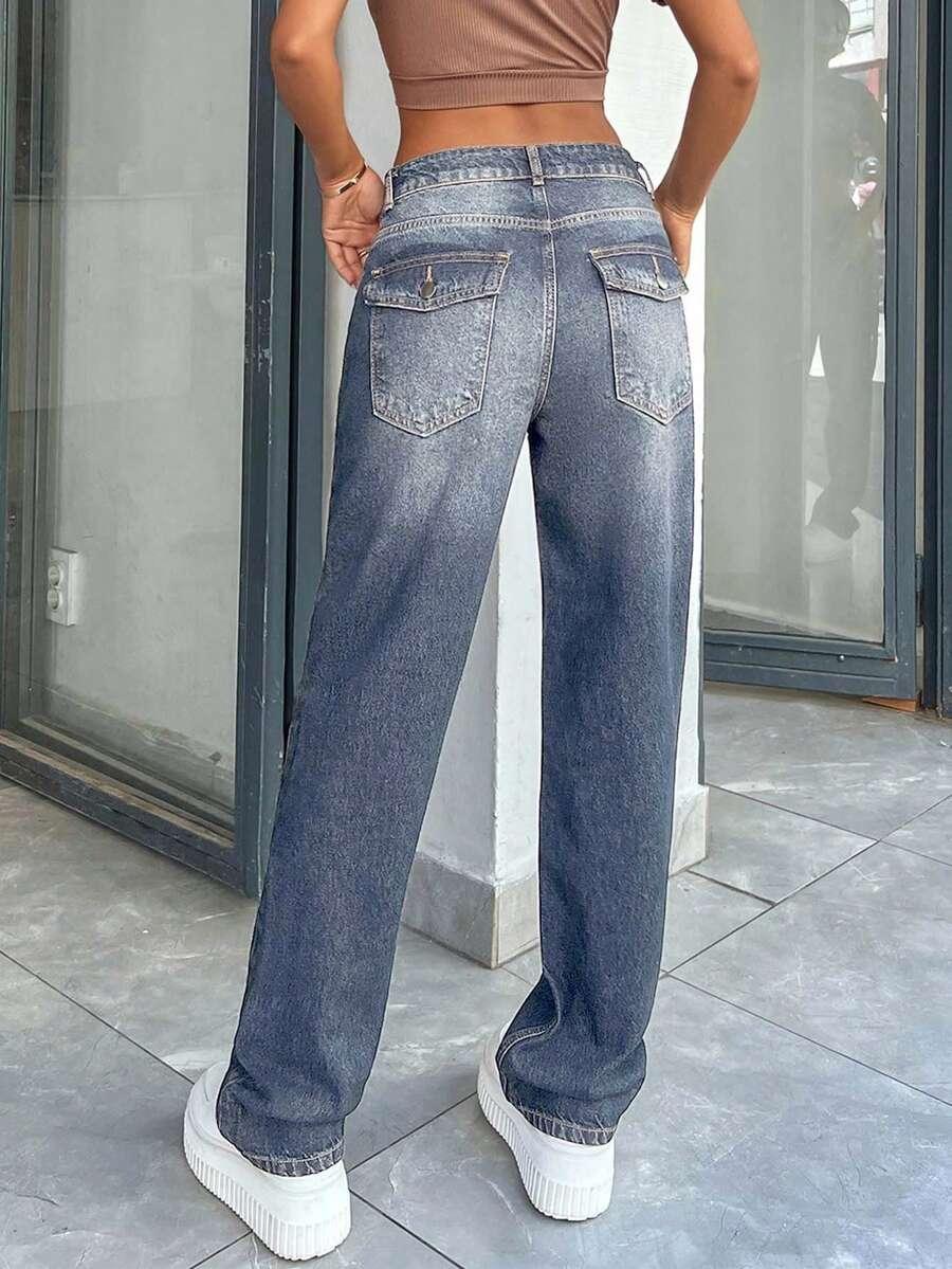 niebieskie spodnie jeans