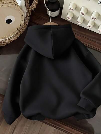 czarna bluza z kapturem