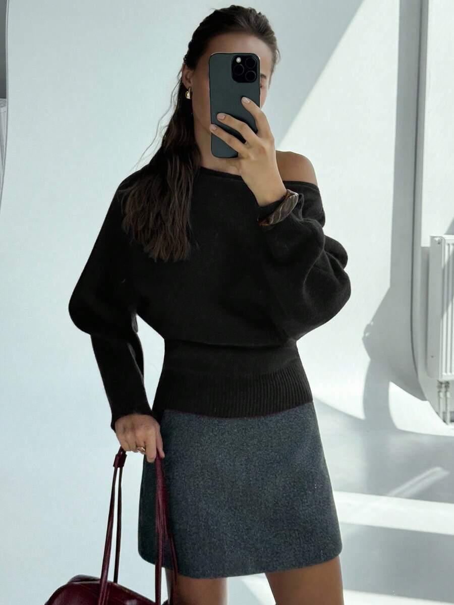 CZARNY SWETER ASYMETRIA