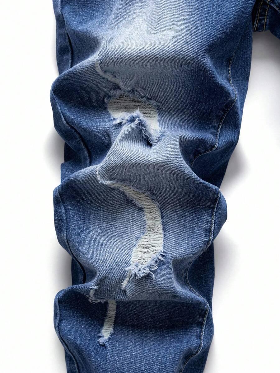niebieskie spodnie jeans