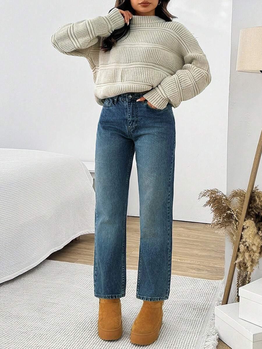 niebieskie spodnie jeans