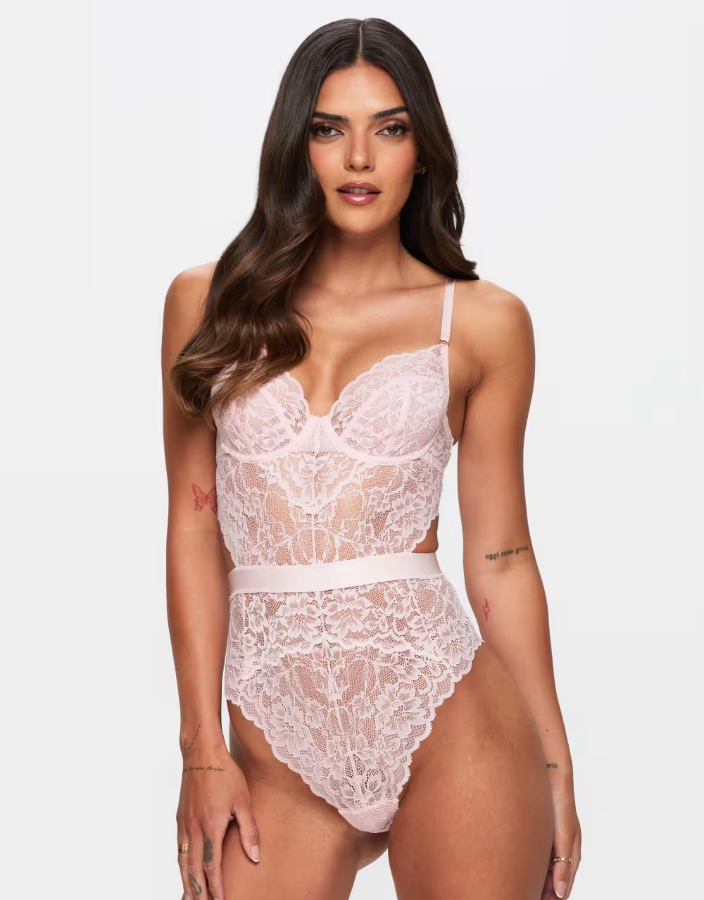 różowe koronkowe body