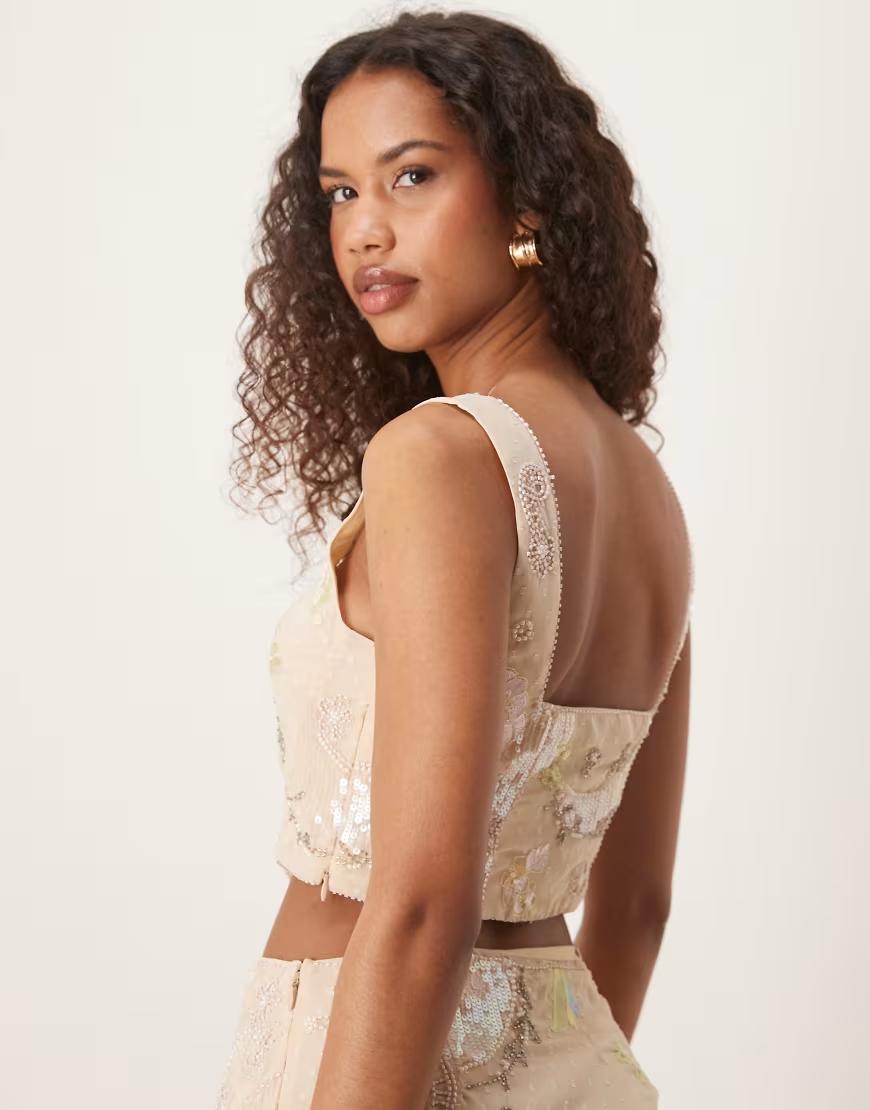 BEŻOWY CROP TOP ZDOBIENIA