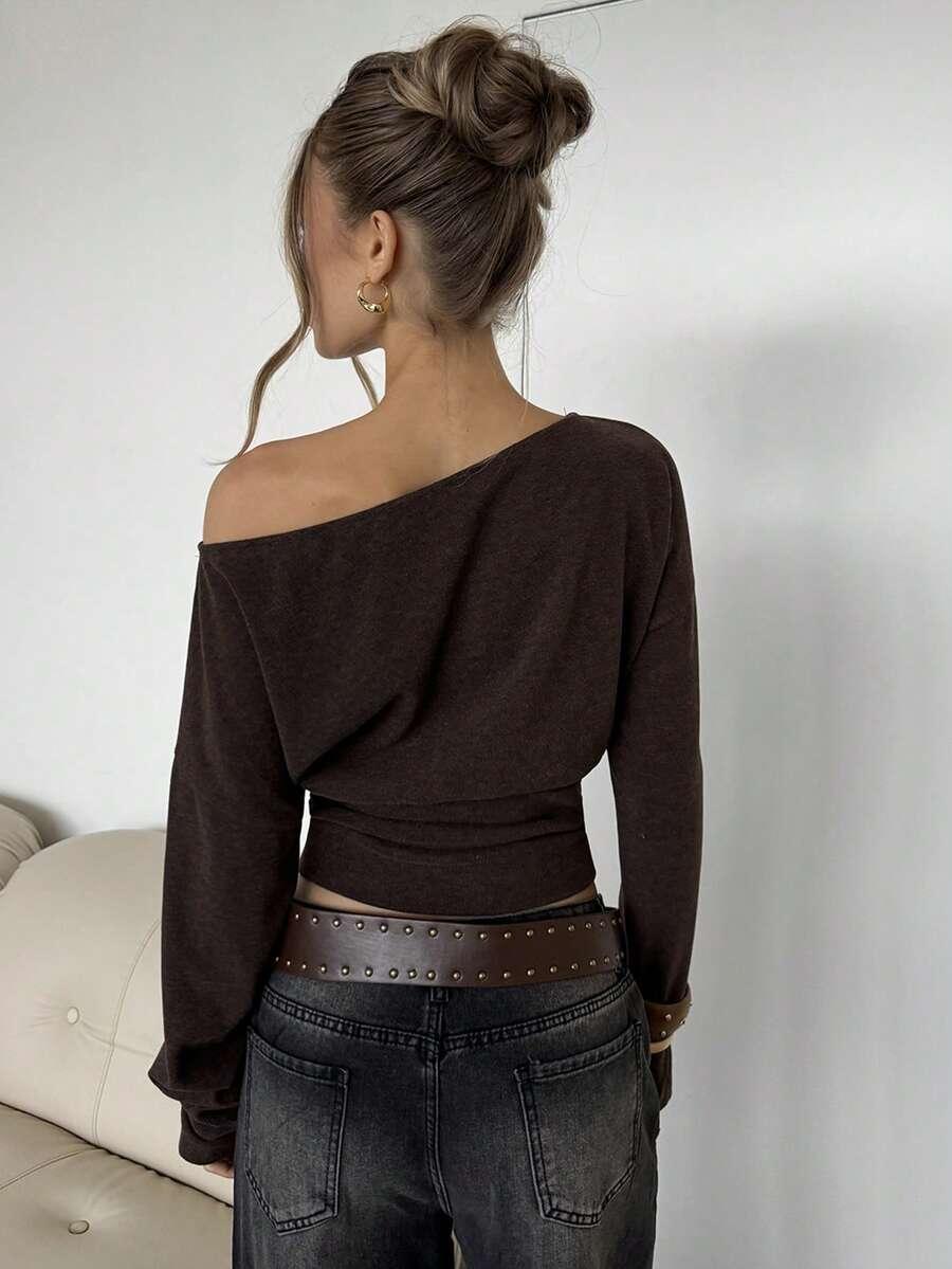 BRĄZOWY SWETER ASYMETRYCZNY DEKOLT