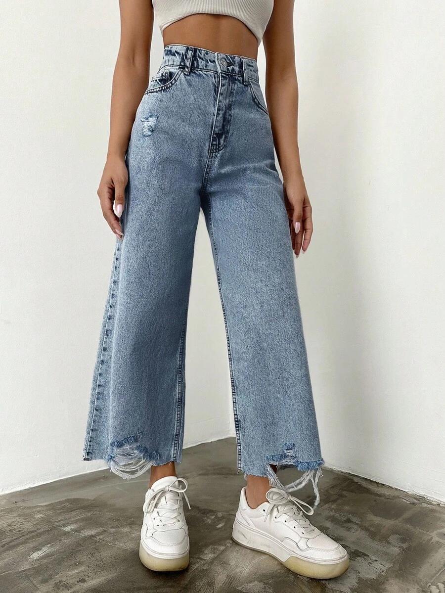 niebieskie spodnie jeans