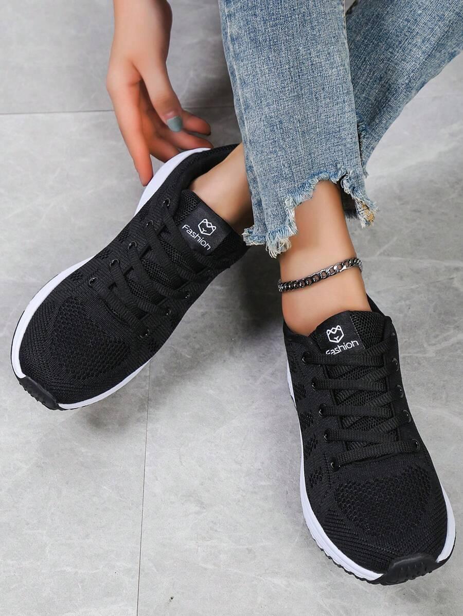 czarne buty sportowe