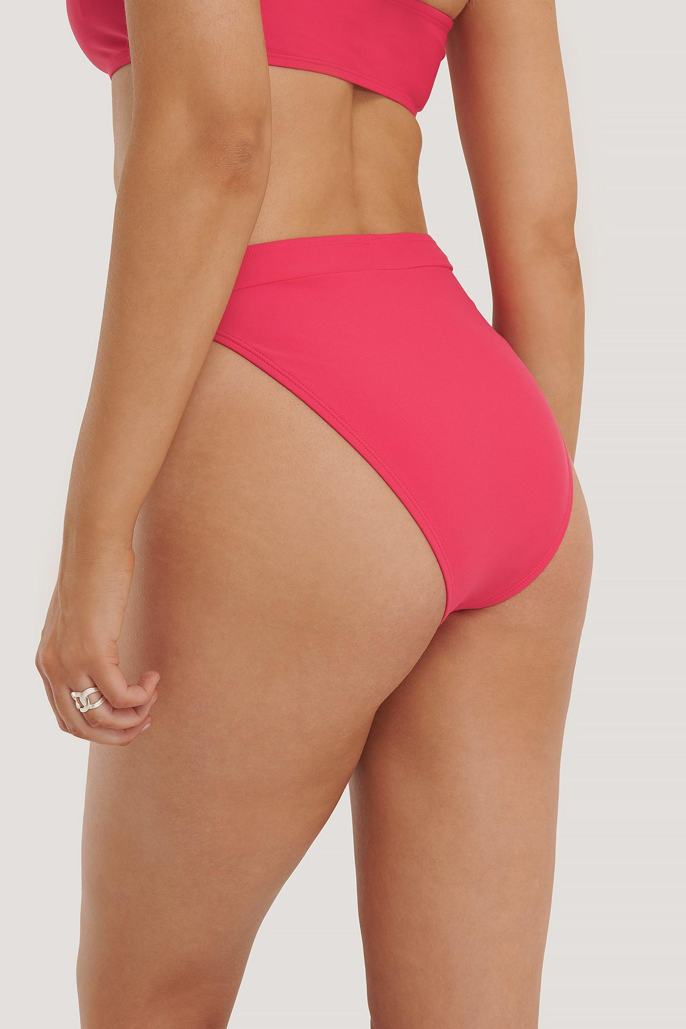 różowy dół od bikini