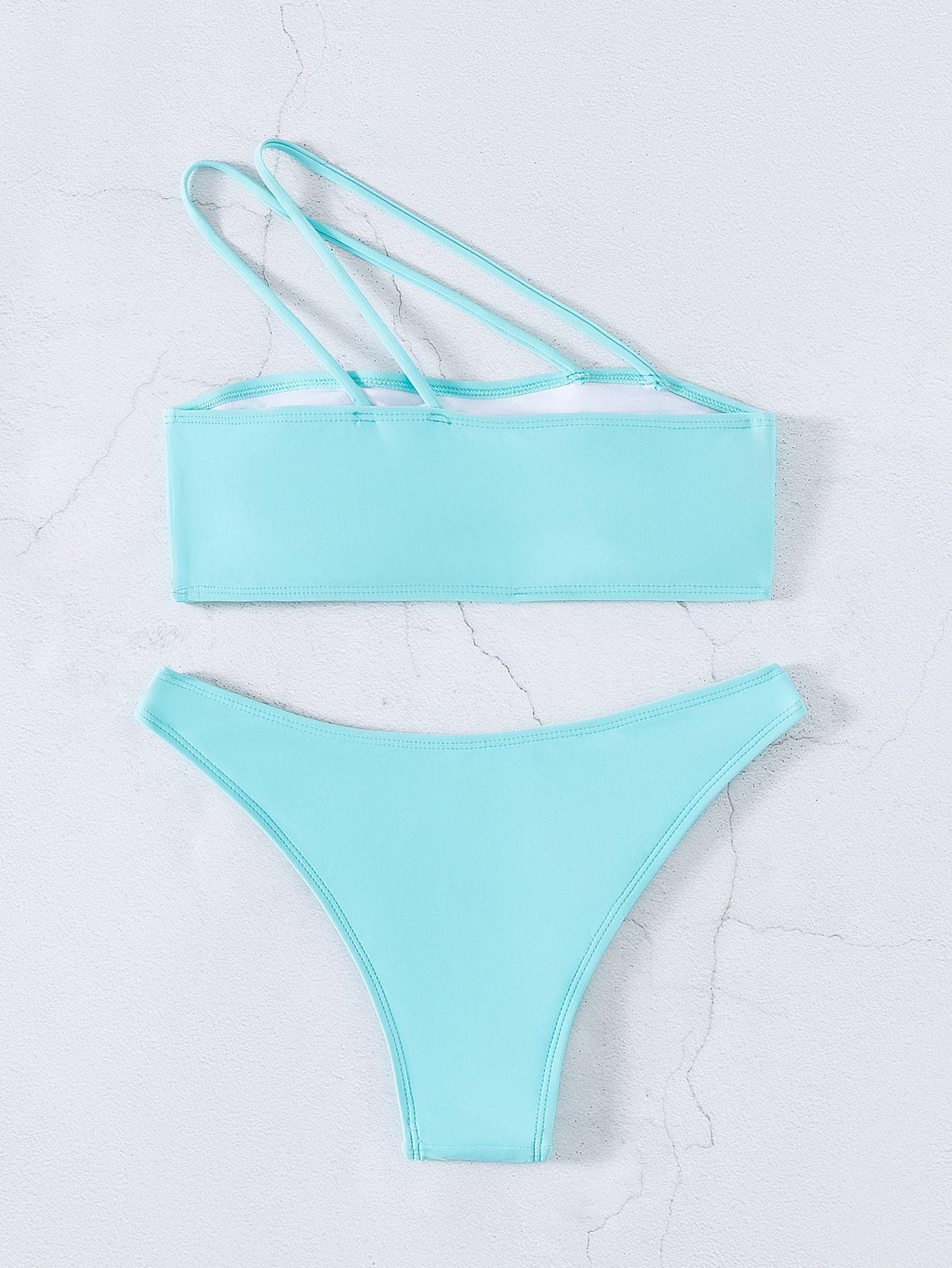 niebieski dwuczęściowy strój kąpielowy bikini
