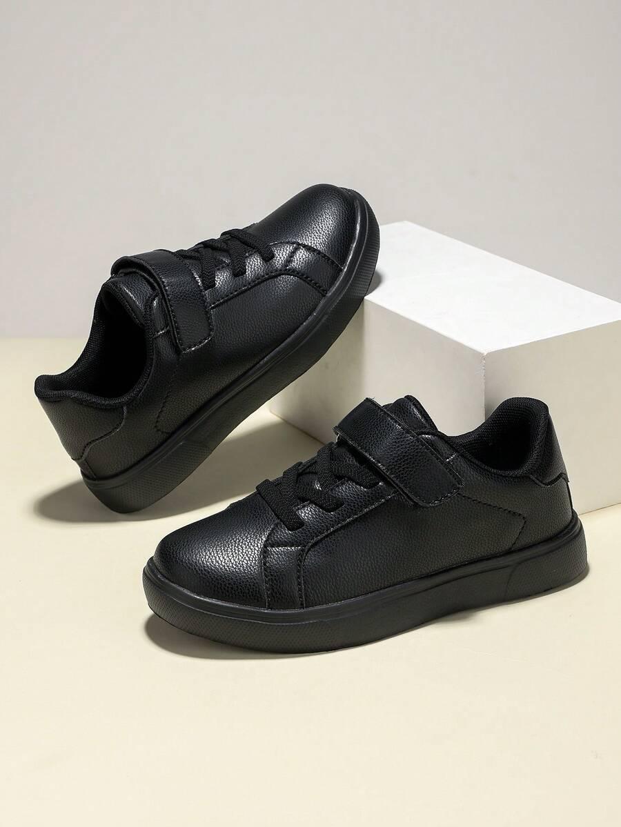 czarne buty sportowe