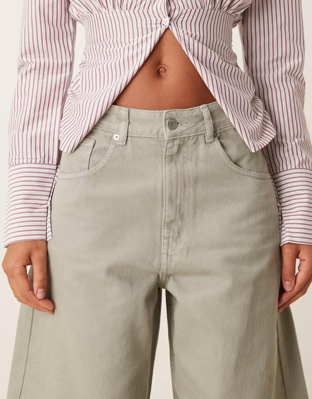 szare spodnie barrel jeans
