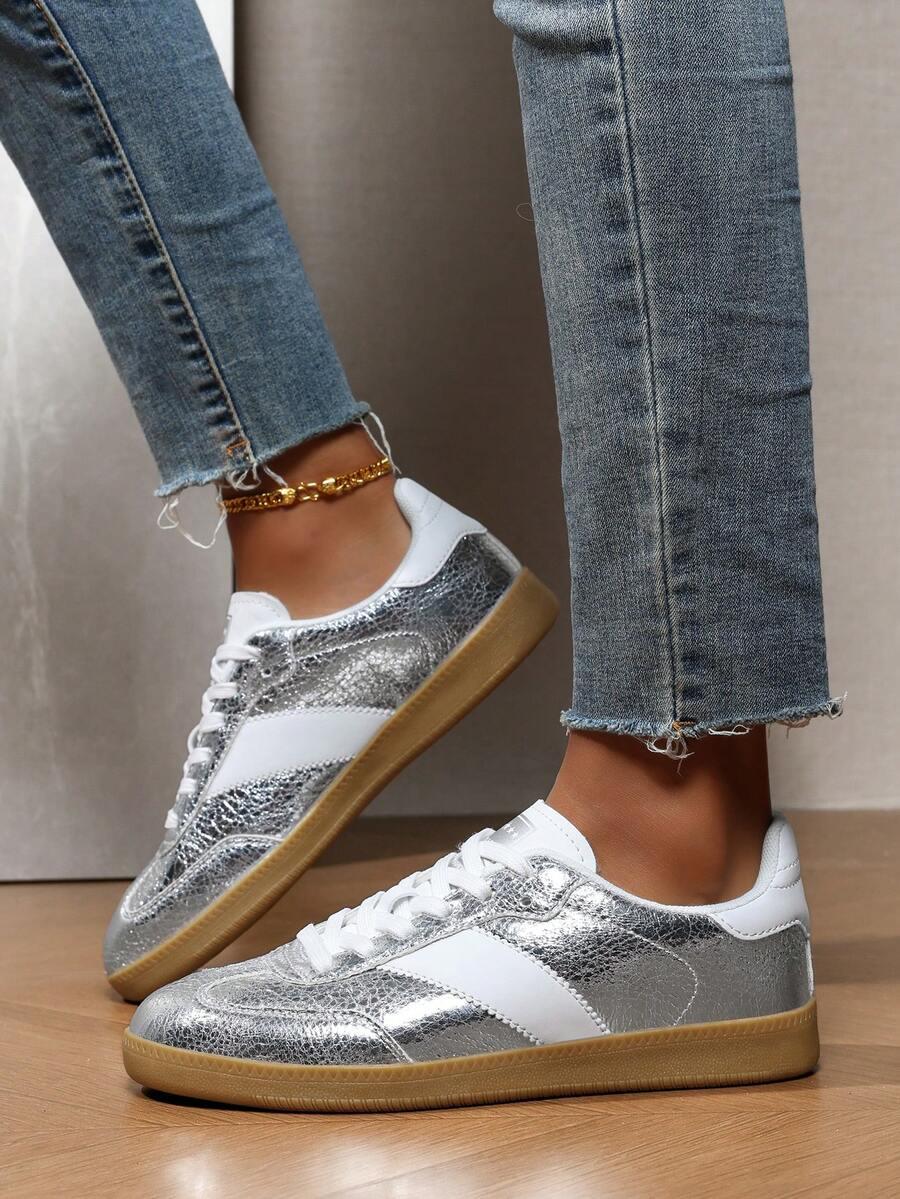 srebrne sznurowane buty sportowe 
