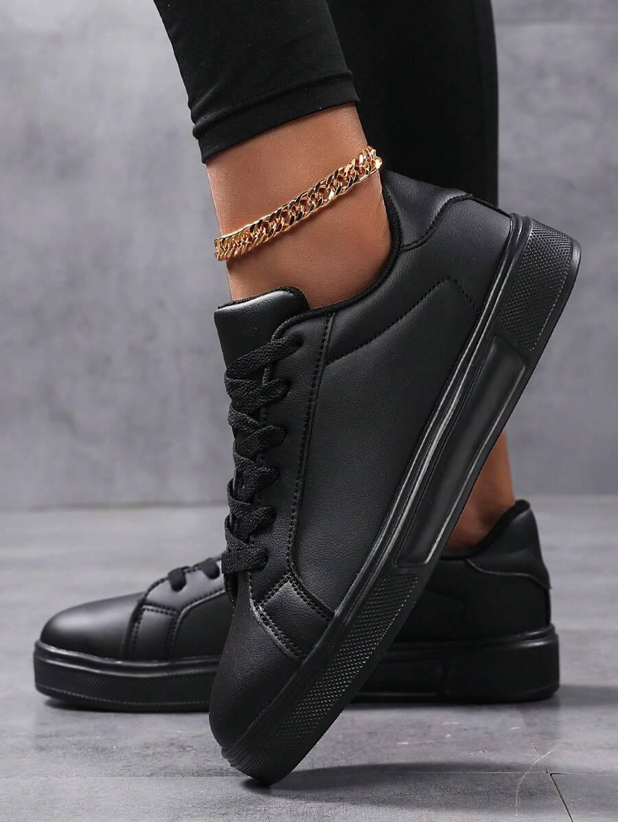czarne buty sportowe