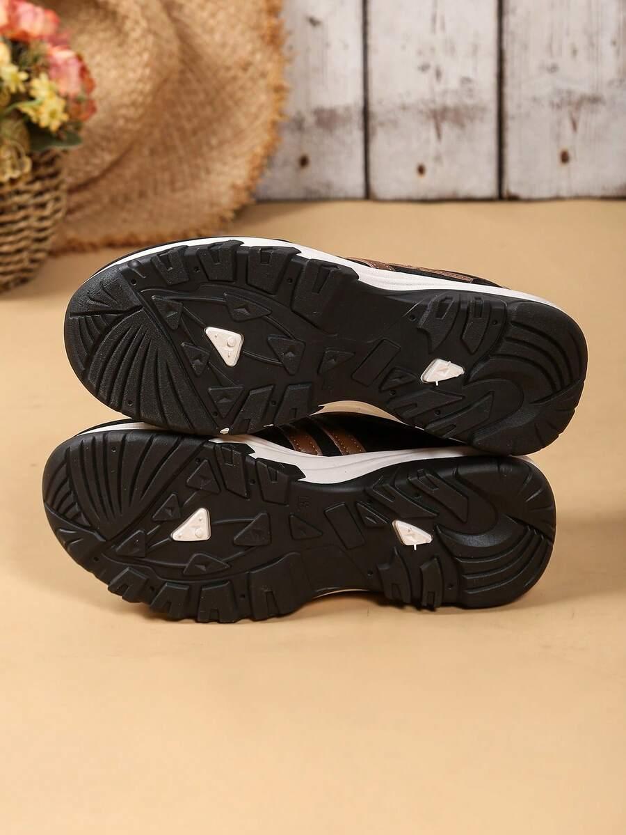 czarne buty sportowe