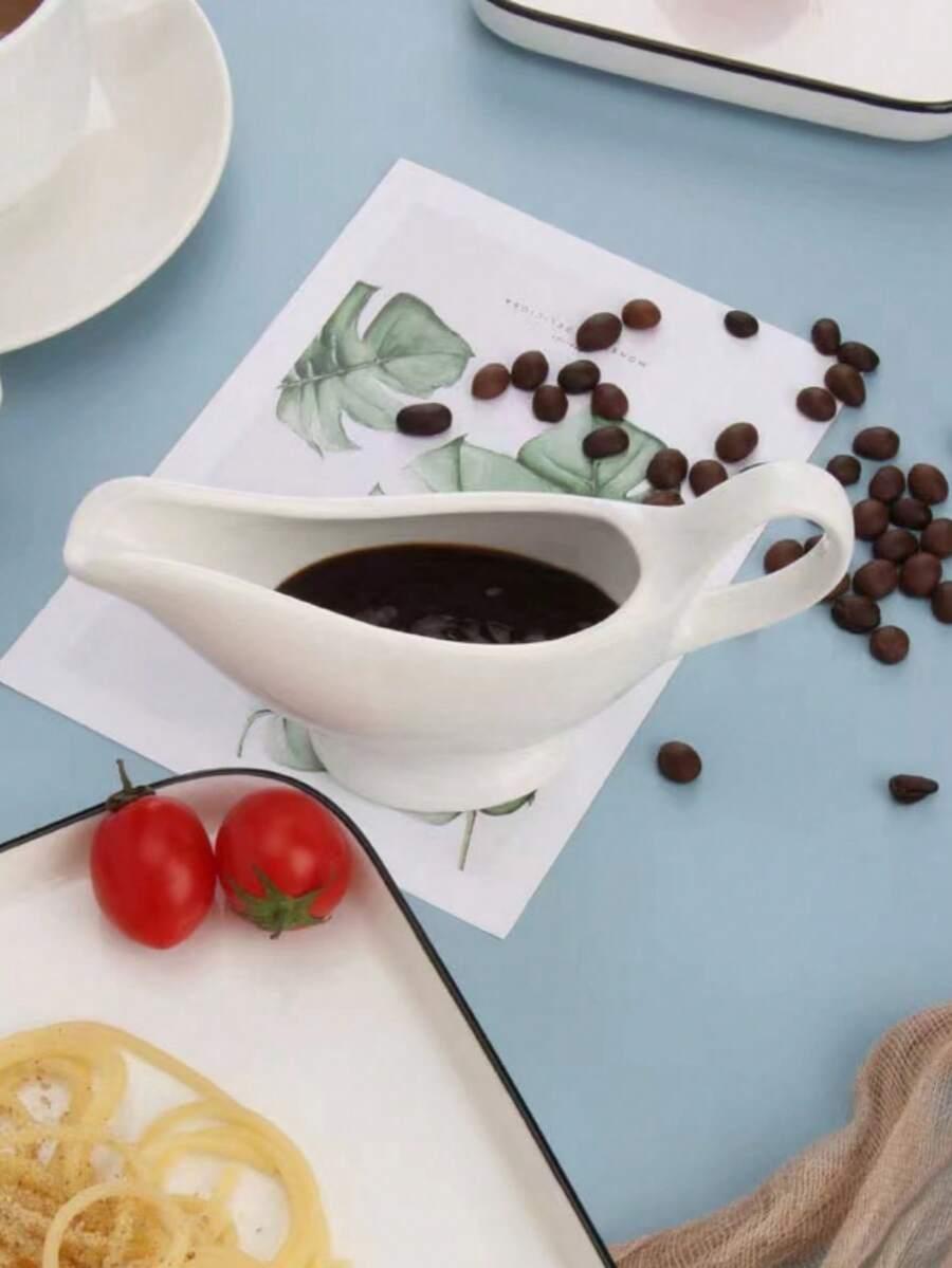 biała ceramiczna sosjerka