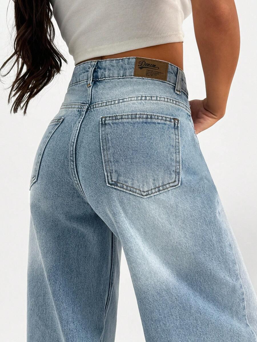 niebieskie spodnie jeans