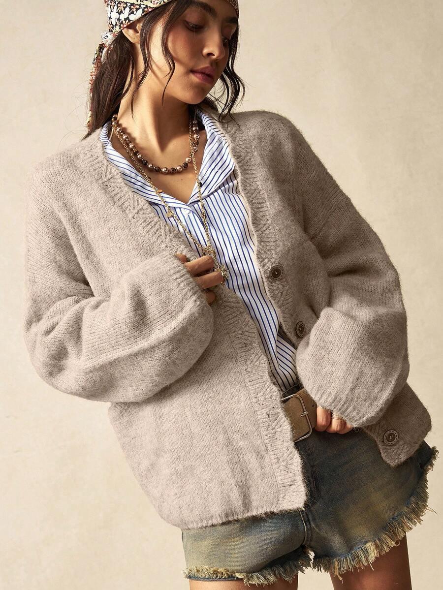 BEŻOWY SWETER GUZIKI