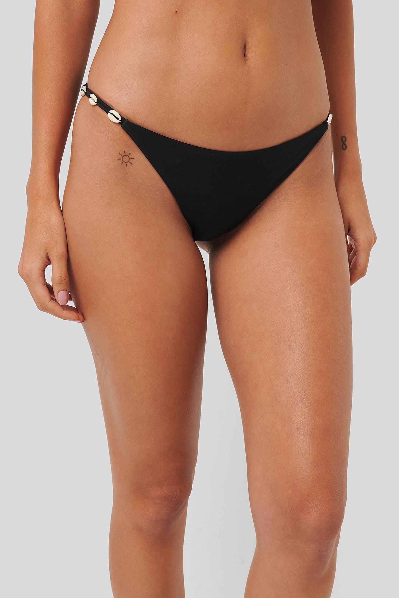 CZARNY DÓŁ OD BIKINI zdobienie muszelki