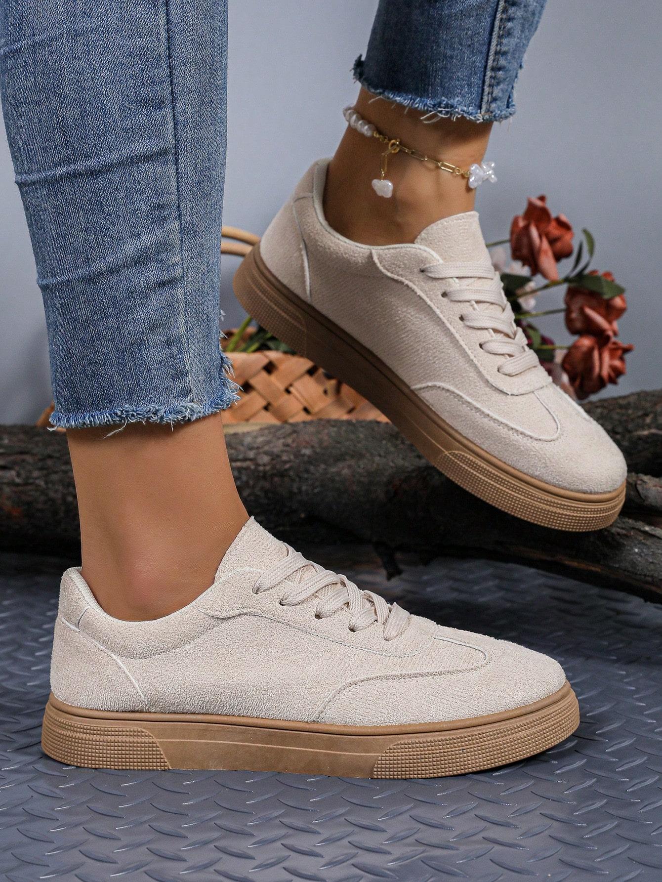 beżowe buty sportowe