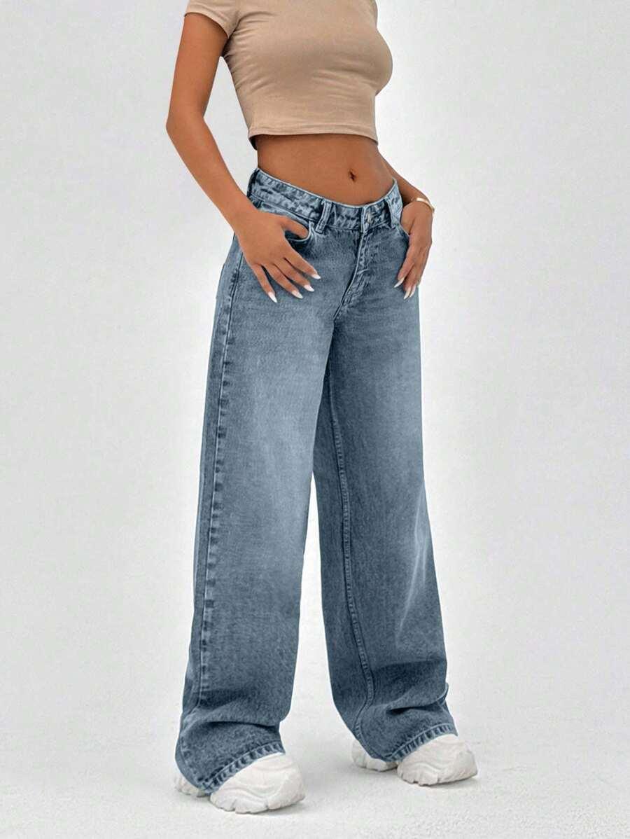 niebieskie spodnie jeans