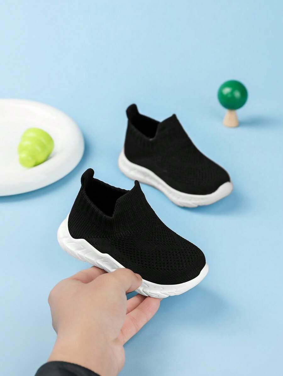 czarne buty sportowe