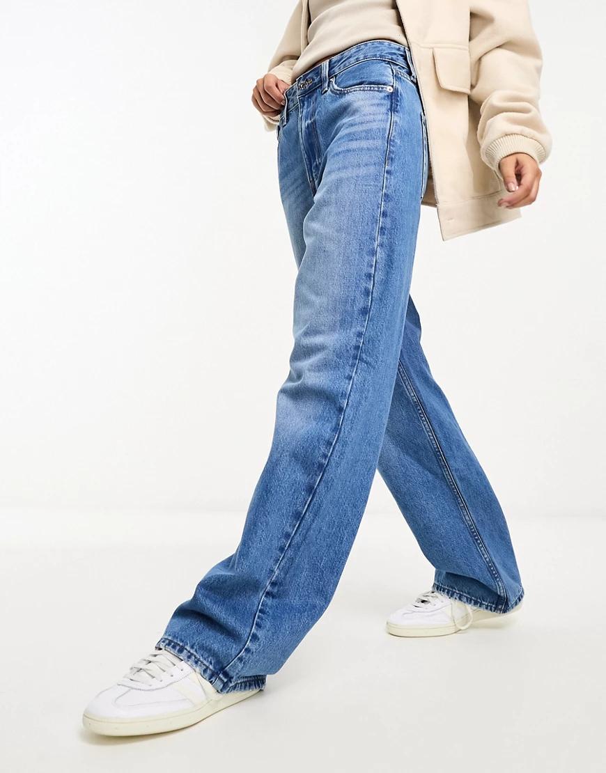 niebieskie proste spodnie jeans przetarcia