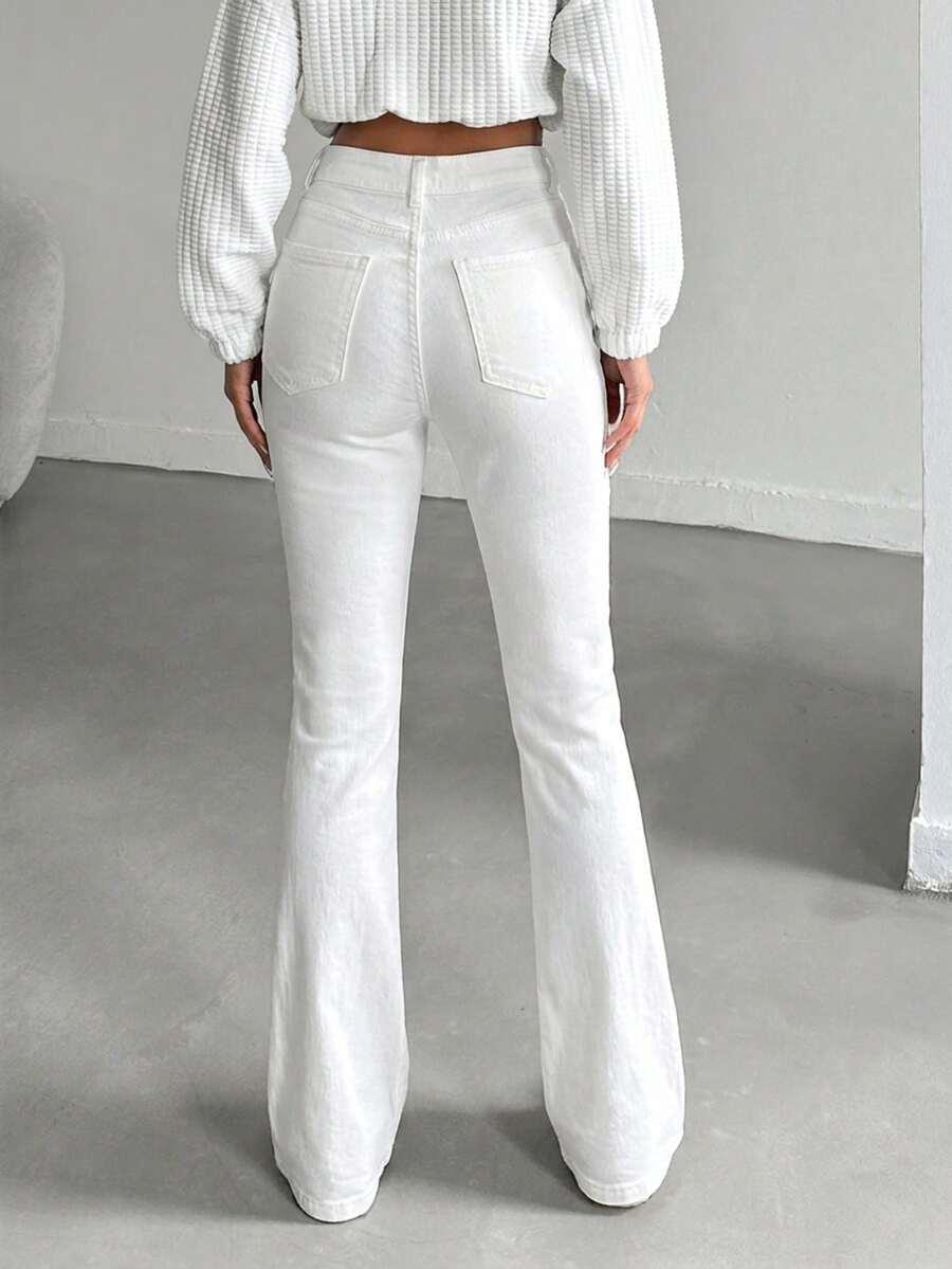 białe spodnie jeans dzwony