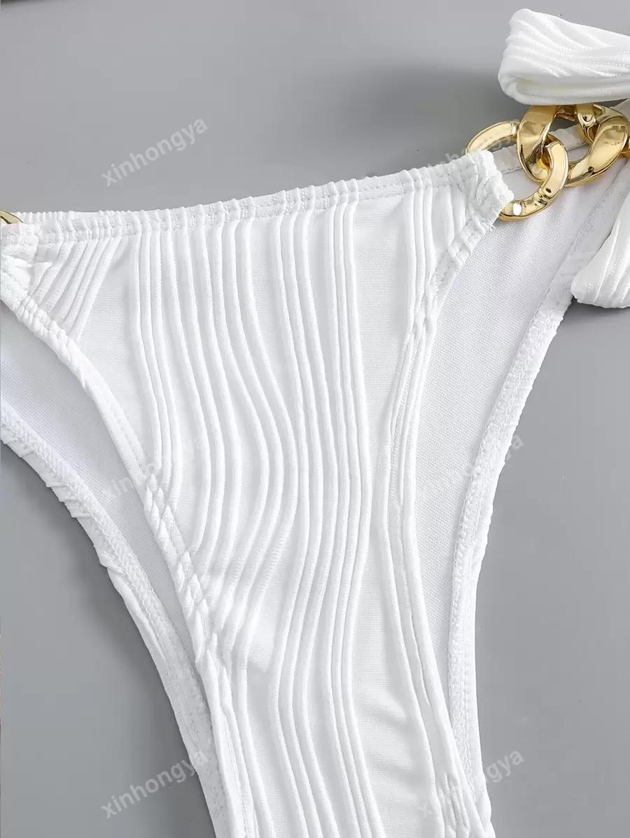 Biała góra od bikini