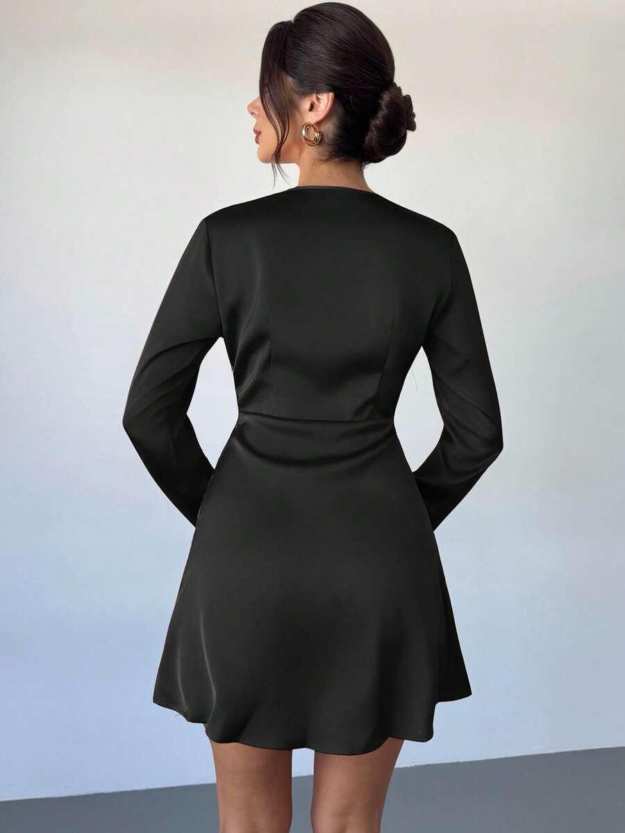 CZARNA MINI SUKIENKA