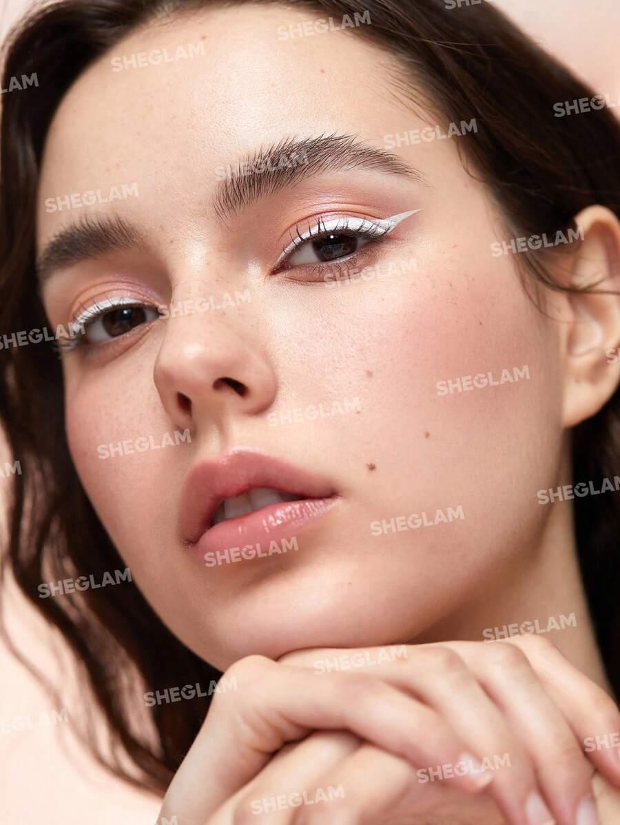 biały wodoodporny eyeliner call your mom
