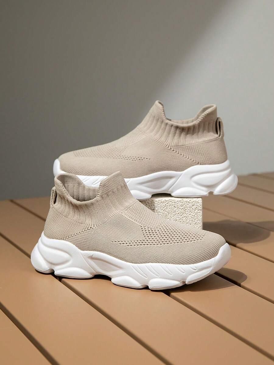 beżowe buty sportowe