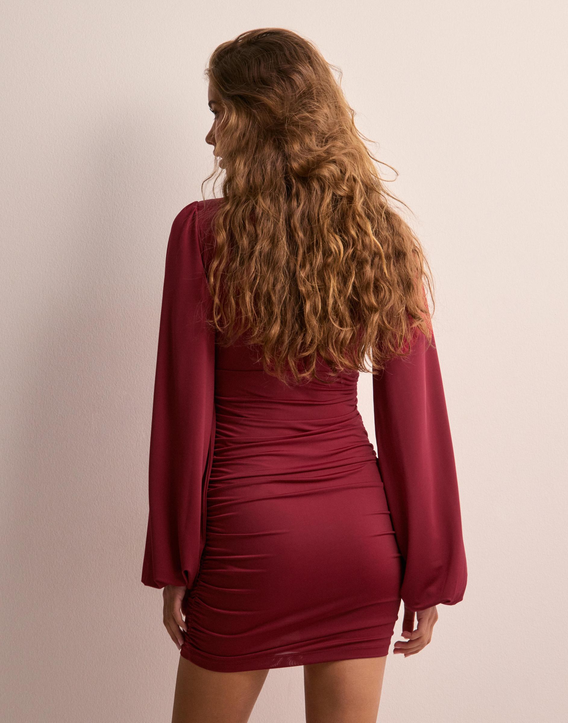 CZERWONA MINI SUKIENKA V NECK