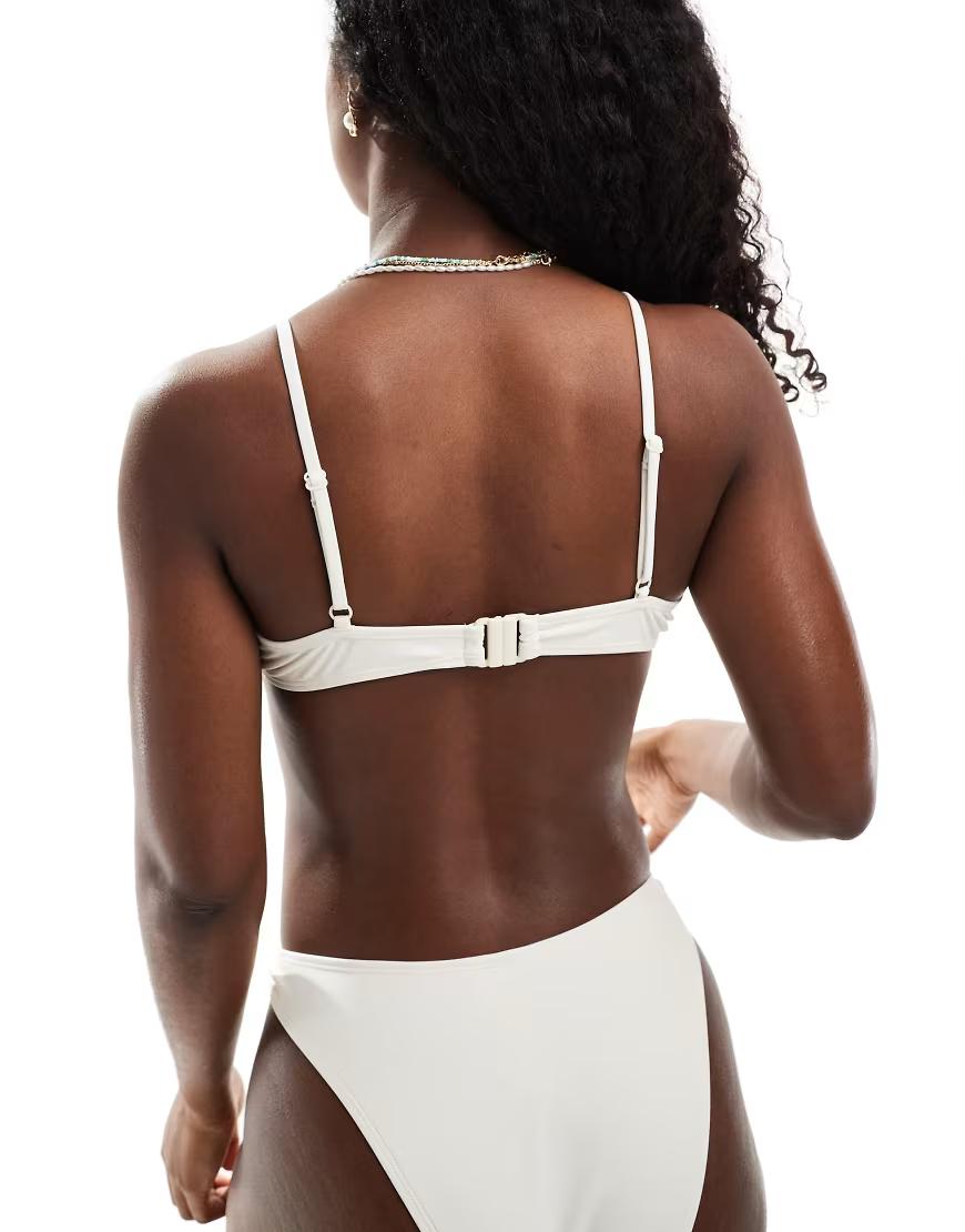 biała góra od bikini