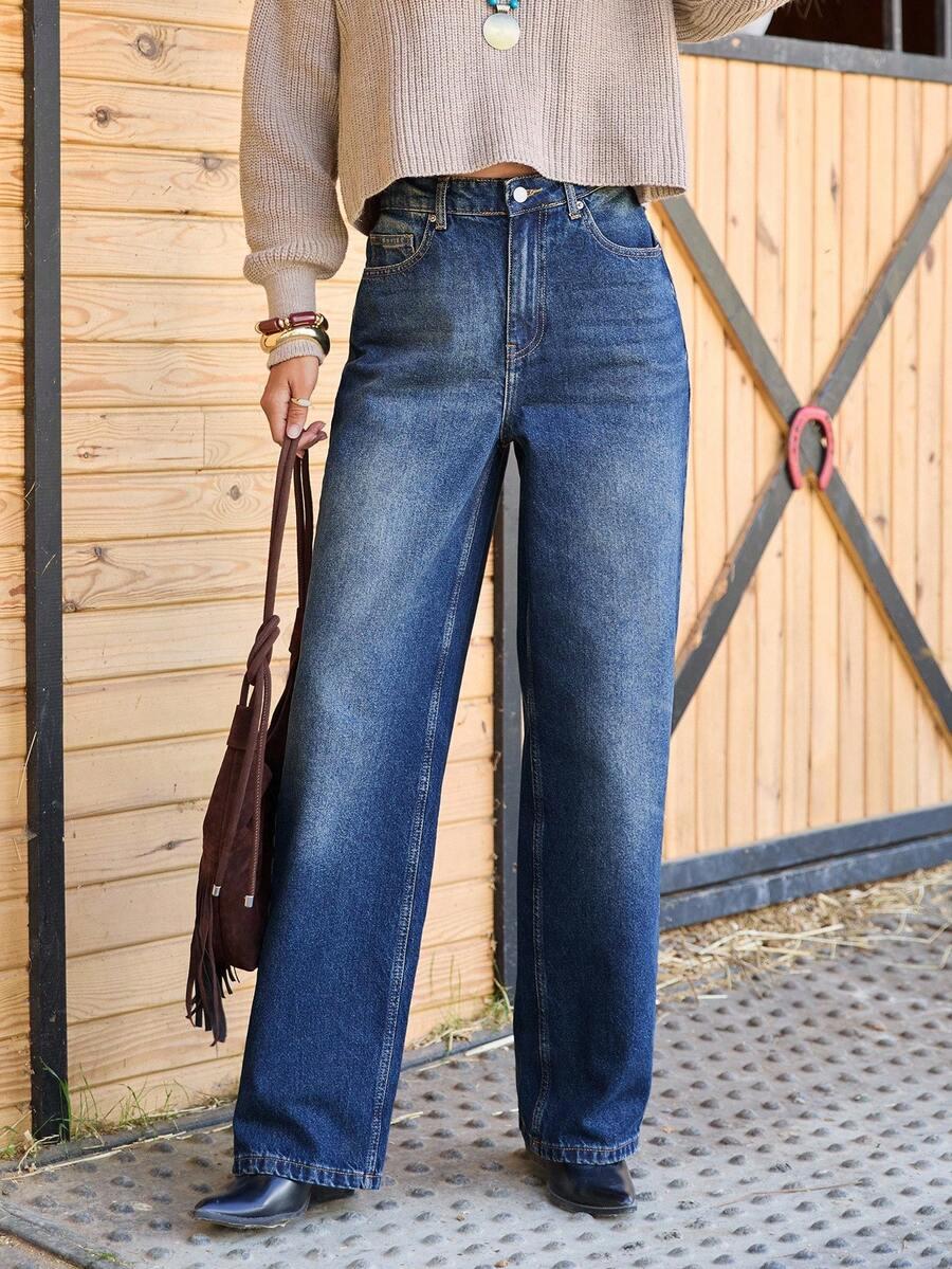 niebieskie spodnie jeans