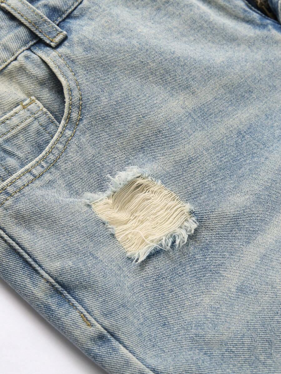 niebieskie spodenki jeans