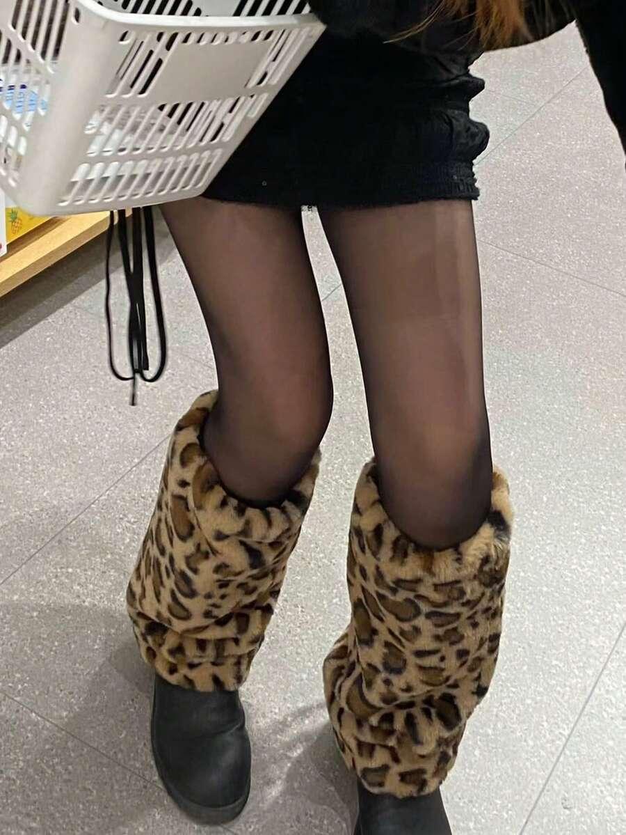 OCIEPLACZE NA NOGI animal print