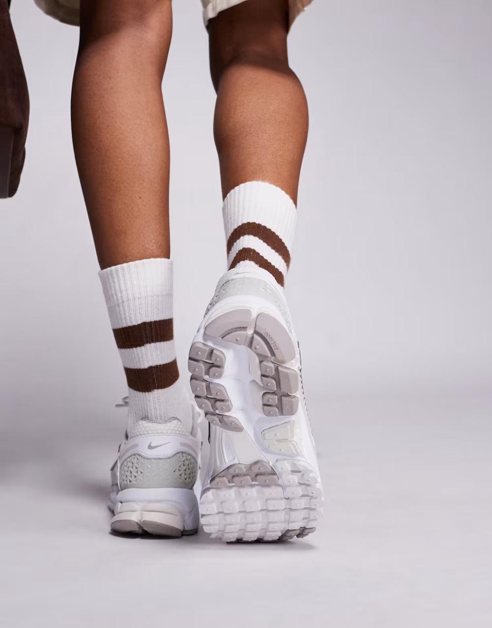Zoom Vomero 5 beżowe buty sportowe