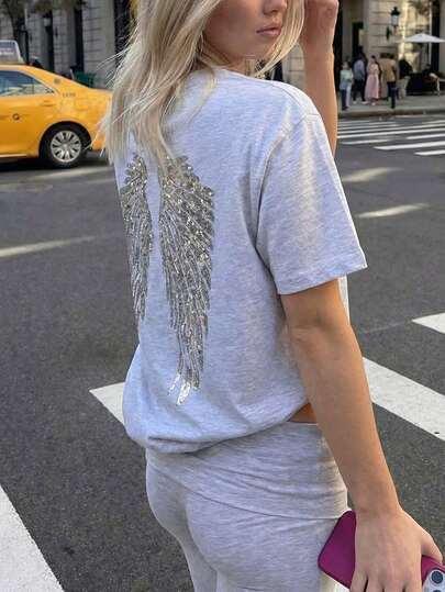 T-SHIRT Z APLIKACJĄ Z CEKIN 