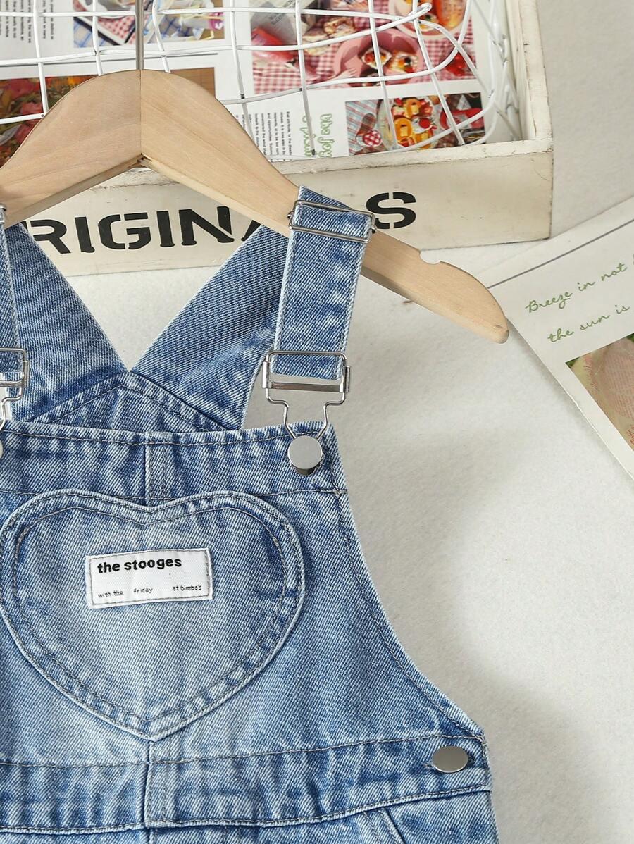 niebieskie ogrodniczki jeansowe wzór