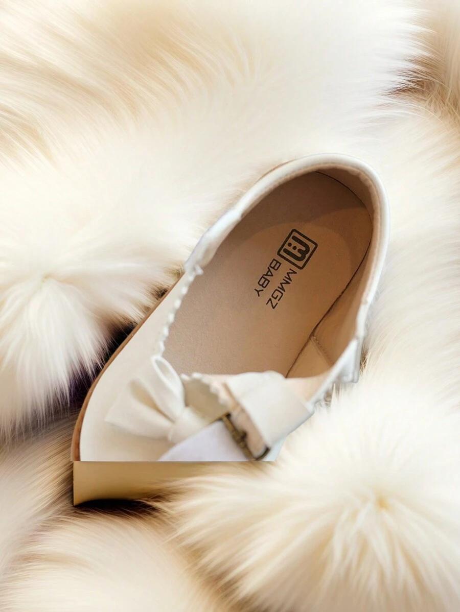 kremowe buty kokardka