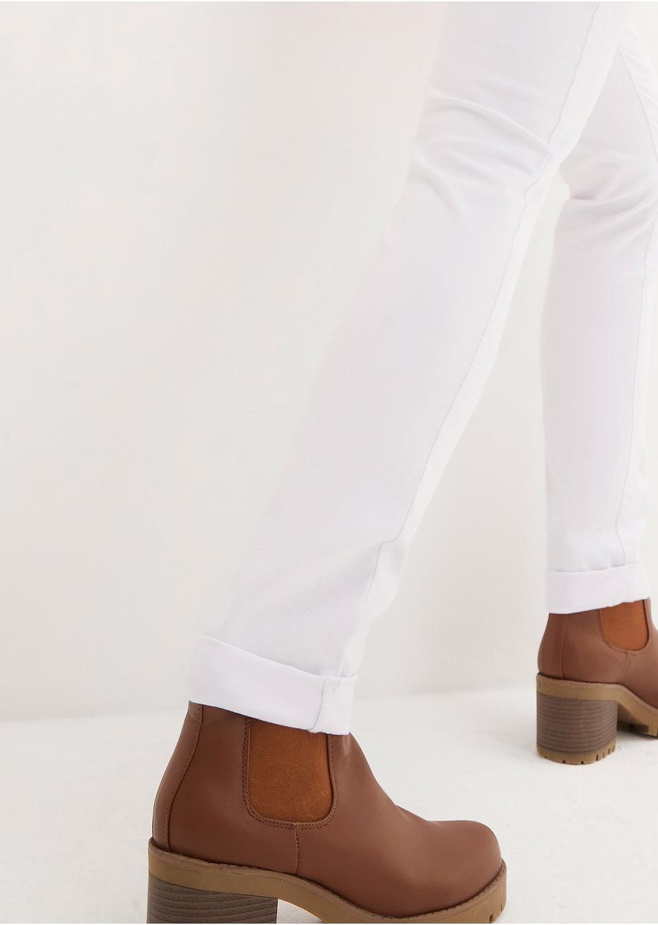 BIAŁE SPODNIE JEANS