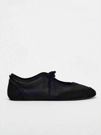czarne buty sportowe
