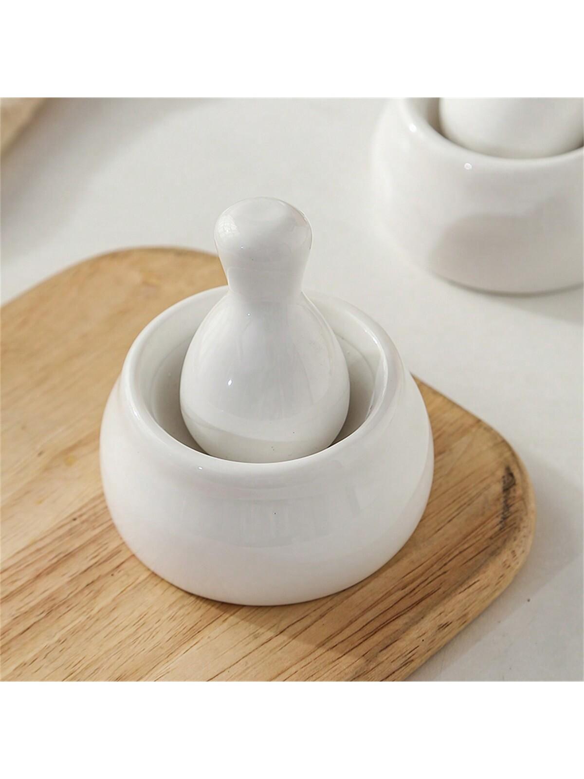 biały ceramiczny moździerz