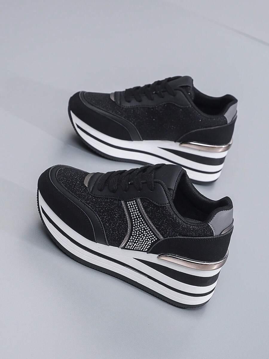 czarne buty sportowe
