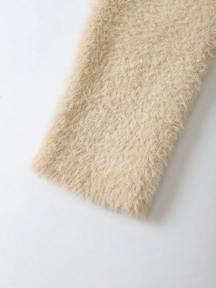 beżowy sweter guziki 